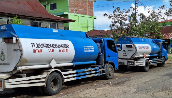 Mobil tangki PT Bulukumba Berkah Mandiri usai diamankan Polres Sidrap. (Foto: Beritasulsel.com)