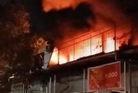 Perumnas Antang Makassar terbakar. (Foto: tangkapan layar)