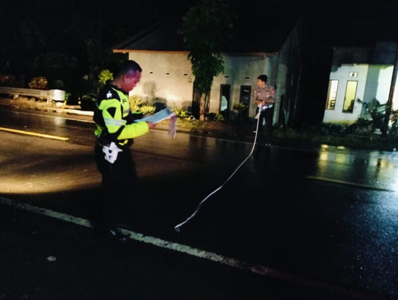 Petugas Satlantas Polres Bulukumba olah TKP, (foto: dok, Satlantas)