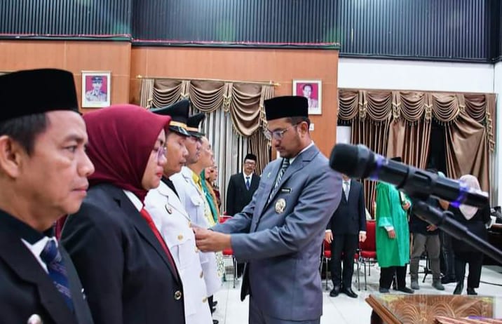 Foto Saat Pelantikan dan pengambilan sumpah jabatan oleh Bupati Sinjai Andi Seto Asapa berlangsung di Ruang Pola Kantor Bupati Sinjai, Jumat (22/9/2023) lalu.