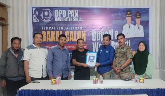 Pengambil Formulir Pendaftaran Amsar Amrullah di Kantor DPC PAN Sinjai