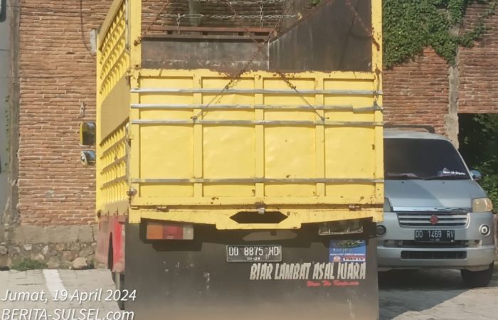 Mobil truk DD-8875-HD yang ditangkap di Jeneponto diduga penyelundup pupuk subsidi dari Bulukumba (foto: beritasulsel.com)