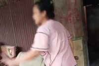 Viral, Emak emak di Makassar Usir Penagih Hutang Pakai Parang Panjang