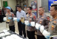 Kapolda Sulsel.Orjen Pol Andi Rian saat press release kasus penangkapan Sabu 30 Kg