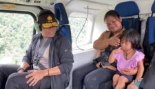 Kapolda Sulsel Irjen Pol Andi Rian R Djajadi evakuasi Indri, ibu hamil 9 bulan korban banjir di Luwu 