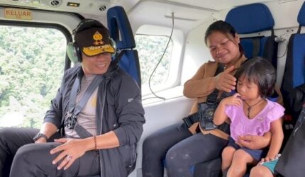 Kapolda Sulsel Sukses Evakuasi Ibu Hamil 9 Bulan Korban Banjir di Luwu