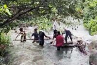 Evakuasi Jenasah Samoring di Sungai Biangkeke Desa Benteng Gantarang, Kabupaten Bulukumba.