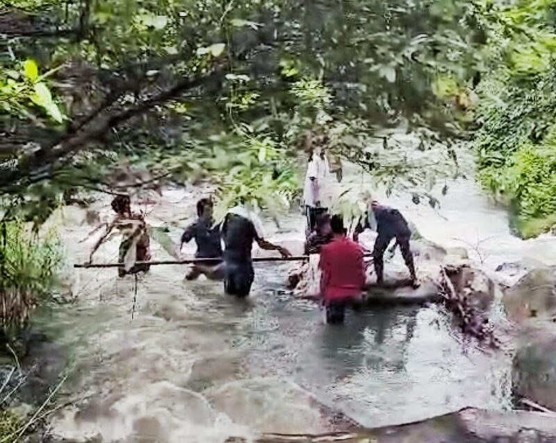 Evakuasi Jenasah Samoring di Sungai Biangkeke Desa Benteng Gantarang, Kabupaten Bulukumba.