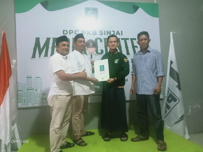 Anak Andi Jefrianto Asapa Saat Pengambilan Formulir Pendaftaran di Kantor PKB Sinjai