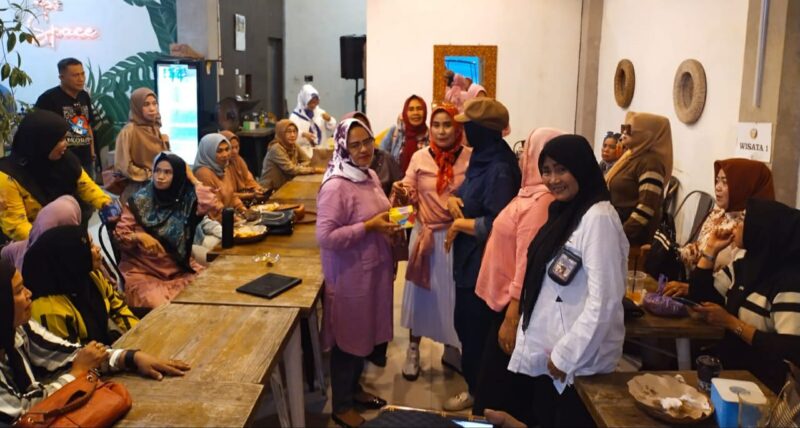 Arisan perdana Sahabat Wisata Nusantara di Cafe YOPS Parepare