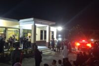 Polsek Bulukumpa Digeruduk Warga Kasus Oknum Polisi Diduga Mesum dengan Janda (foto: beritasulsel.com)