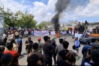 Demo Depan Kantor Bupati Pinrang, Massa Tuntut PJ Bupati Mundur