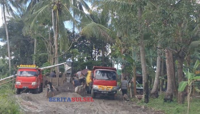 Aktivitas tambang yang diduga ilegal di Mattirobulu, Pinrang. (Foto: beritasulsel.com)