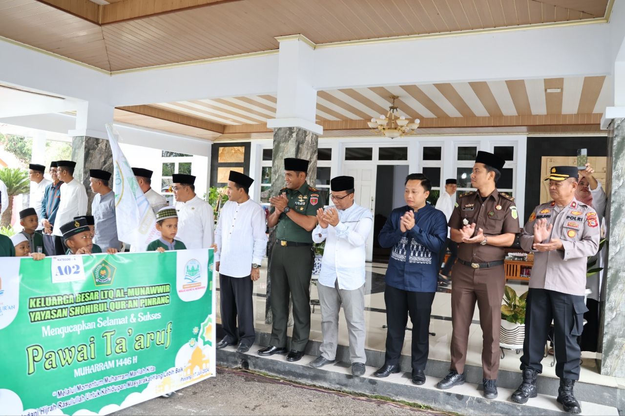 Pemda Pinrang Gelar Pawai Ta'aruf Peringati Tahun Batu Islam 1446 H