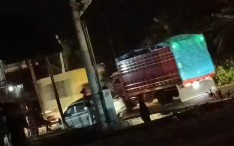 Mobi truk yang diduga digunakan Polisi mengangkut 56 terduga passobis dari Sidrap ke Polda Sulsel (foto: tangkapan layar)