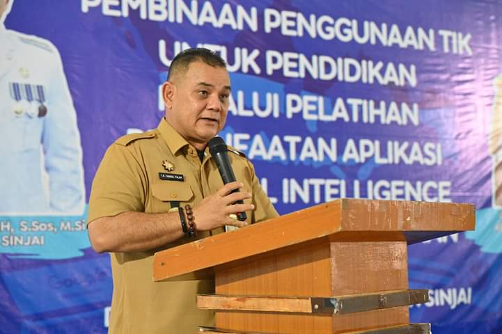 Foto: PJ Bupati Sinjai, TR Fahsul Falah Saat Membuka Pelatihan Pemanfaatan Aplikasi Artificial Intelligence