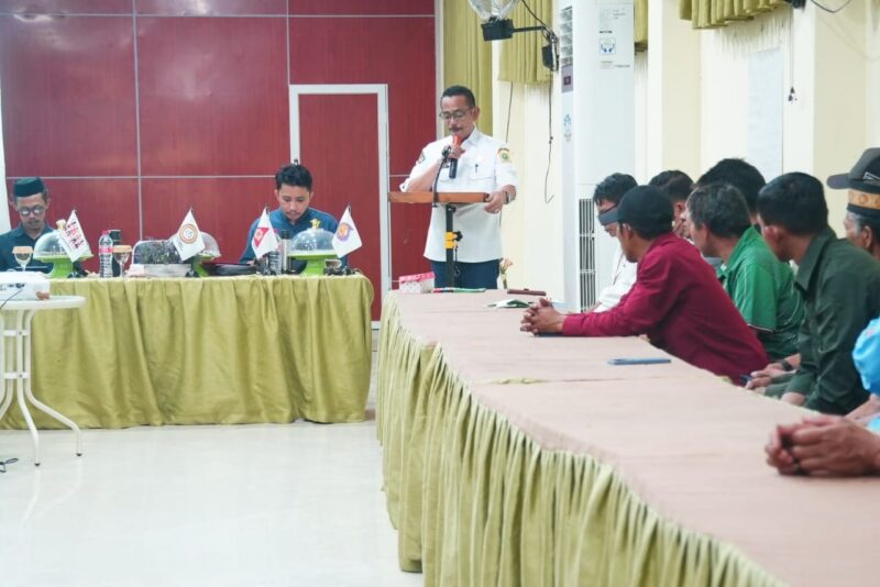 Sekda Sinjai, Andi Jefrianto Asapa saat Membuka Diskusi Publik Aliansi Masyarakat Adat 