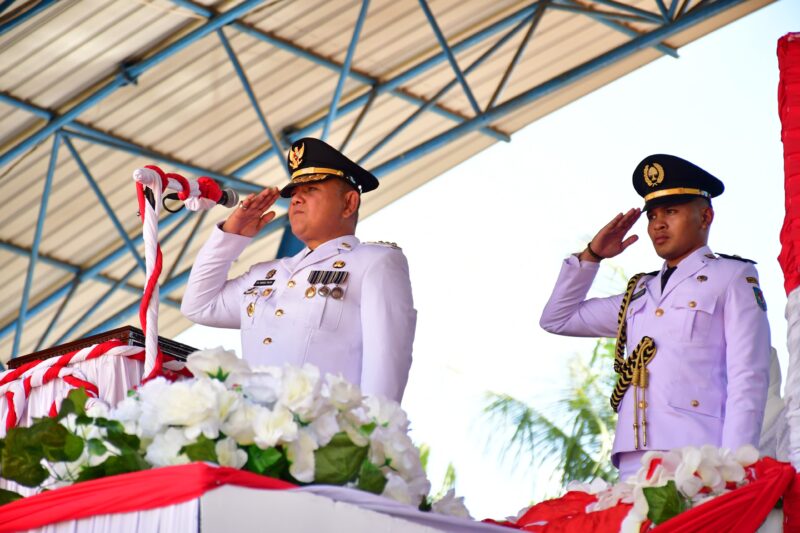 Penjabat (Pj) Bupati Sinjai T.R. Fahsul Falah bertindak selaku Inspektur Upacara (Irup) di HUT RI ke-79 