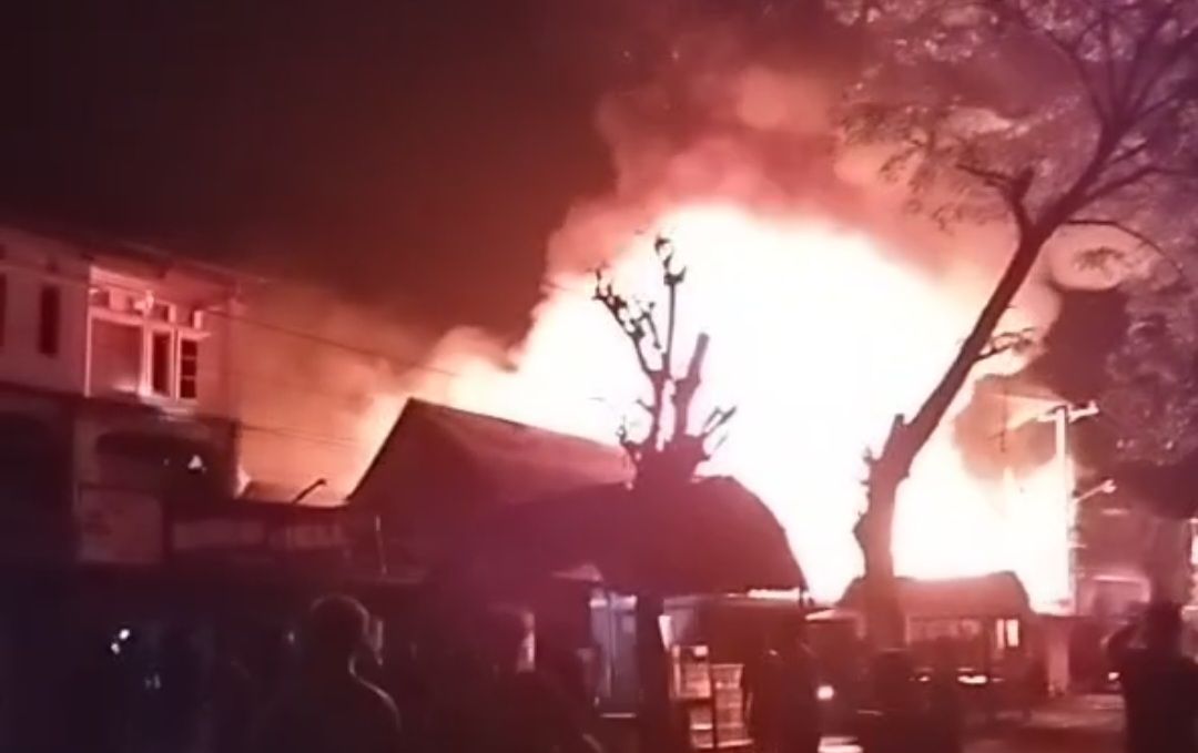 Breaking News: Kebakaran Landa 3 Rumah Warga Bilokka Sidrap