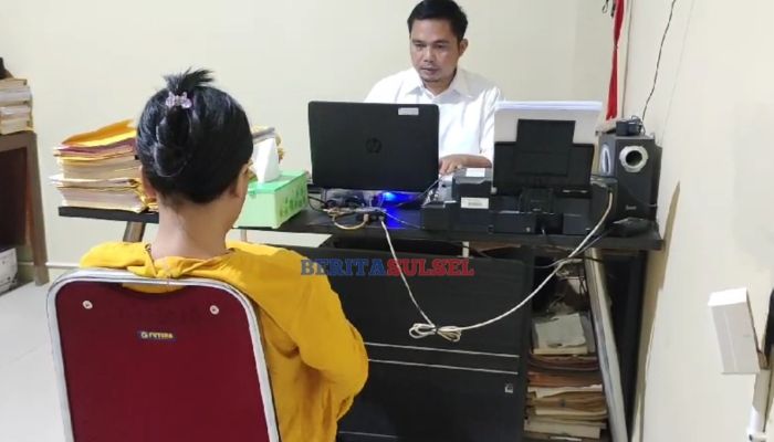 NE saat dimintai keterangan di Tipidter Polres Sidrap Senin 12 Agustus 2024 (foto: beritasulsel.com)