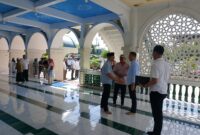 Paslon RAMAH Usai Sholat Dhuha di Masjid Agung. (Foto: Asrianto)