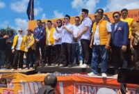 JMS saat orasi di depan ribuan pendukungnya sesaat sebelum mendaftar ke KPU Bulukumba