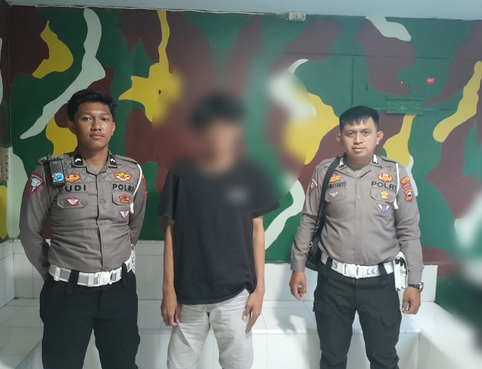 Terduga pelaku penyalahgunaan narkoba Ahmad Yani alias Madong Bin Arifin Karim (25) berhasil diamankan Satlantas Polres Wajo saat melakukan patroli.