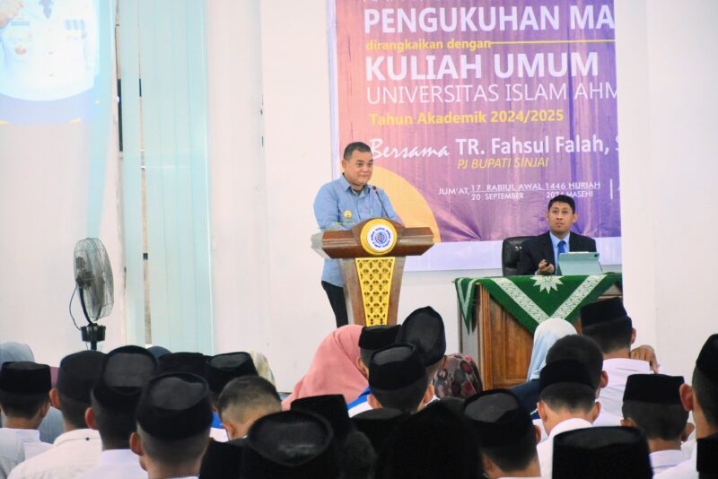 PJ Bupati Sinjai, TR Fahsul Falah Saat memberikan Kuliah umum di hadapan Mahasiswa UIAD Sinjai 