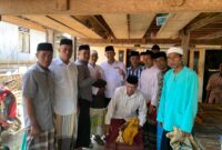 Foto Bersama Warga Sinjai Timur bersama Bakal Calon Wakil Bupati Sinjai, Andi Mahyanto Masda Usai Mendengar Curhatan Warga 