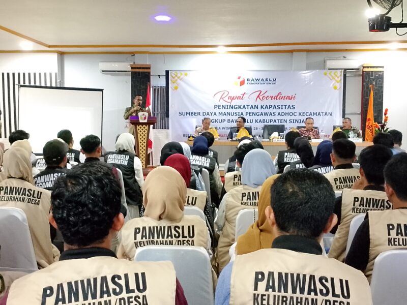 PJ Bupati Sinjai, Andi Jefrianto Asapa saat Memberikan Sambutan di Rapat Koordinasi Peningkatan SDM Pengawas Adhoc se Kabupaten Sinjai.