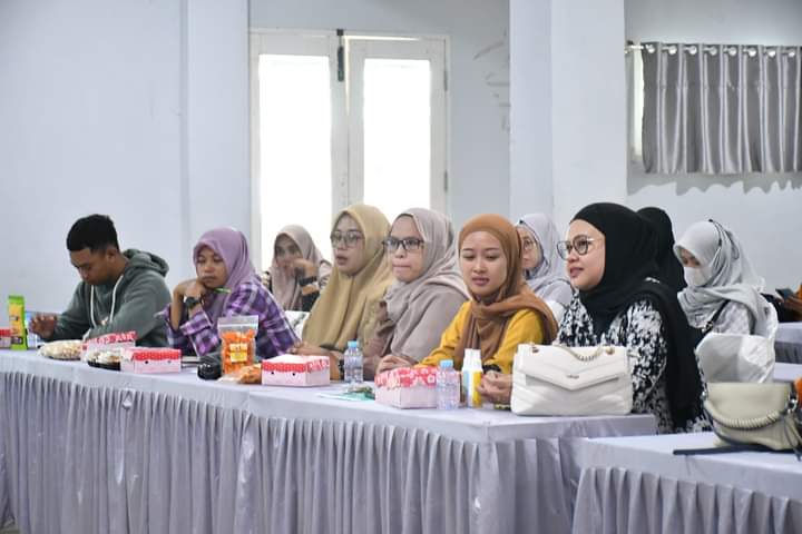 Pelaku Usaha Saat Menghadiri Sosialisasi 
DPMPTSP Kabupaten Sinjai terkait penyelesaian permasalahan dan hambatan yang digelar di Aula Pertemuan Wisma Sanjaya.
