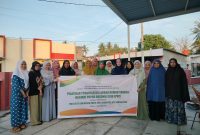 Foto Bersama PD Aisyiyah Sinjai bersama Ibu Majelis Ta'lim Masjid Nurul Iman usai Menggelar Pelatihan Pemanfaatan Limbah Rumah Tangga. (Ist)