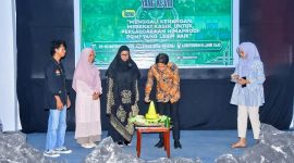 Staf Ahli Bupati Bidang Sosial dan SDM, Andi Mandasini Saleh menghadiri peringatan Hari Lahir (Harla) Himaprodi Pendidikan Guru Madrasah Ibtidayah (PGMI) UIAD Sinjai