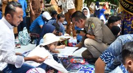 PJ Bupati Sinjai, Andi Jefrianto Asapa saat 
Menghadiri Festival Sehari Bersama Ayah” yang Digelar Pokja Bunda PAUD di Lapangan Nasional Sinjai Utara.