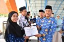 Pj Bupati Sinjai, Andi Jefrianto Asapa juga saat menyerahkan Piagam Google For Education kandidat sekolah rujukan Google.