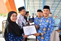 Pj Bupati Sinjai, Andi Jefrianto Asapa juga saat menyerahkan Piagam Google For Education kandidat sekolah rujukan Google.