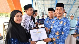 Pj Bupati Sinjai, Andi Jefrianto Asapa juga saat menyerahkan Piagam Google For Education kandidat sekolah rujukan Google.