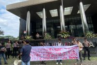 Mahasiswa Barisan Indonesia geruduk gedung KPK, Rabu 6 Nov 2024. (Foto: doc, pribadi)