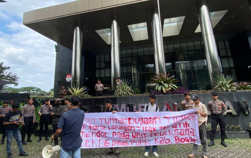 Mahasiswa Barisan Indonesia geruduk gedung KPK, Rabu 6 Nov 2024. (Foto: doc, pribadi)