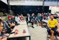 Cawabup Sinjai Terpilih, Andi Mahyanto Masda Nobar Timnas Garuda Vs Myanmar di Laga AFF Bersama Warga. (Foto: Asrianto).