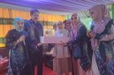 Momen Anniversary 40 tahun pernikahan Prof. Dr. Ir. Wahyuddin Latunreng, MM, MBA dengan Andi Ernie Haswiaty, putri dari H. Andi Parojai dengan Andi Mahyang binti Petta Lolo Jenrung bin Petta Bau Tumba bin La Oddang Pero, Arung Matoa Wajo ke-44.