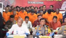 Kapolda Sulsel bersama Kapolres Gowa dalam giat Konferensi Pers pengungkapan kasus Uang Palsu 