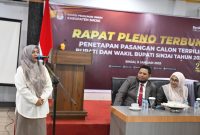 Pasangan Calon Bupati Sinjai Terpilih, Hj. Ratnawati Arif. (Foto: Ist)