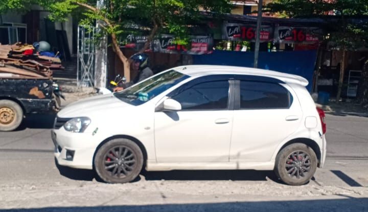 Mobil milik Rahmi yang diduga dirampas Debt Collector. (Foto: Dok, Rahmi)