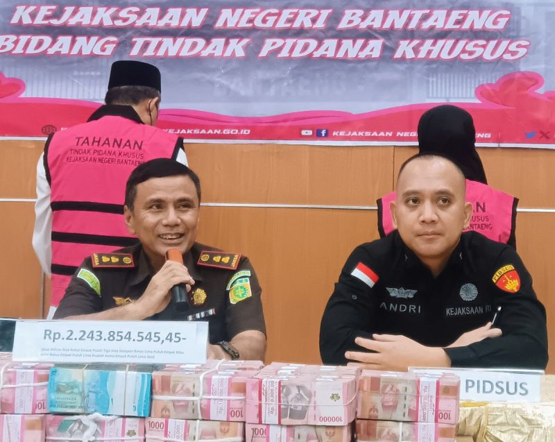 Kepala Kejaksaan Negeri Bantaeng, Satria Abdi, S.H., M.H bersama Kepala Seksi Tindak Pidana Khusus Kejaksaan Negeri Bantaeng, DR. Andri Zulfikar, S.H., M.H.