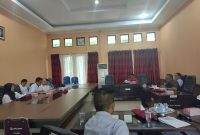 Komisi I DPRD Sinjai saat Menggelar Rapat tentang tentang Efektivitas Proses Pemuktahiran Data Terpadu Kesejahteraan Sosial (DTKS) di Ruang Rapat Komisi I DPRD Sinjai. (Ist)