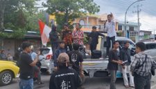 Demo depan Polres Bulukumba. (Foto: Beritasulsel.com)