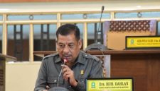 Anggota DPRD Sinjai, Muh. Dahlan saat Menyampaikan Masukan di Rapat Paripurna Laporan Hasil Reses Masa Sidang I Tahun 2025.