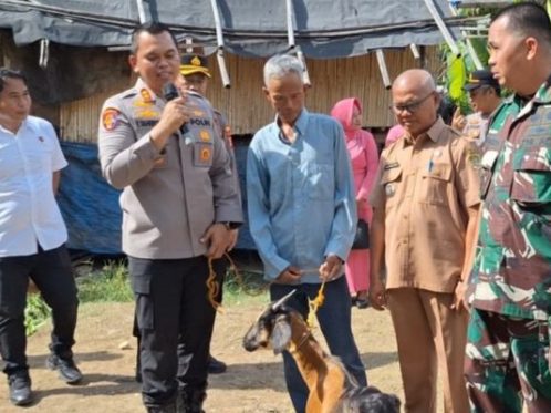 Kapolres Sidrap Santuni Pasutri yang Tinggal di Gubuk Reyot: Dibangunkan Rumah Layak Huni