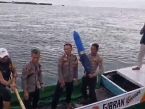 Nelayan di Takalar Temukan Benda Mirip Rudal